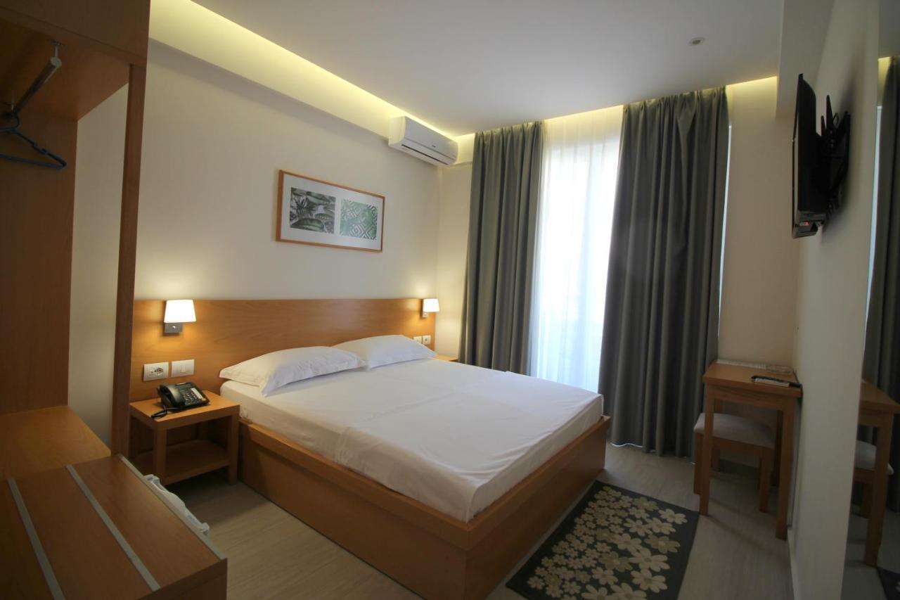 Hotel Ari 2 3*