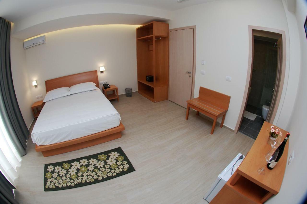 Hotel Ari 2 3*
